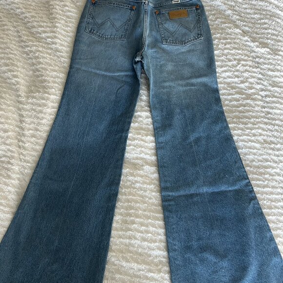 Free People x Wrangler High Rise Flare Wanderer Jeans Style 622  Size 28/32 NWT - Picture 4 of 6